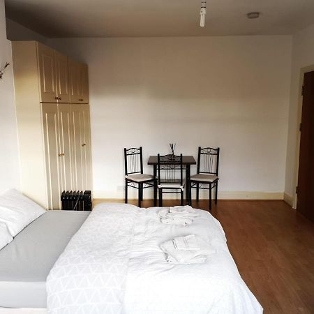 Large Spacious Property In Zone 2 Londres Exterior foto
