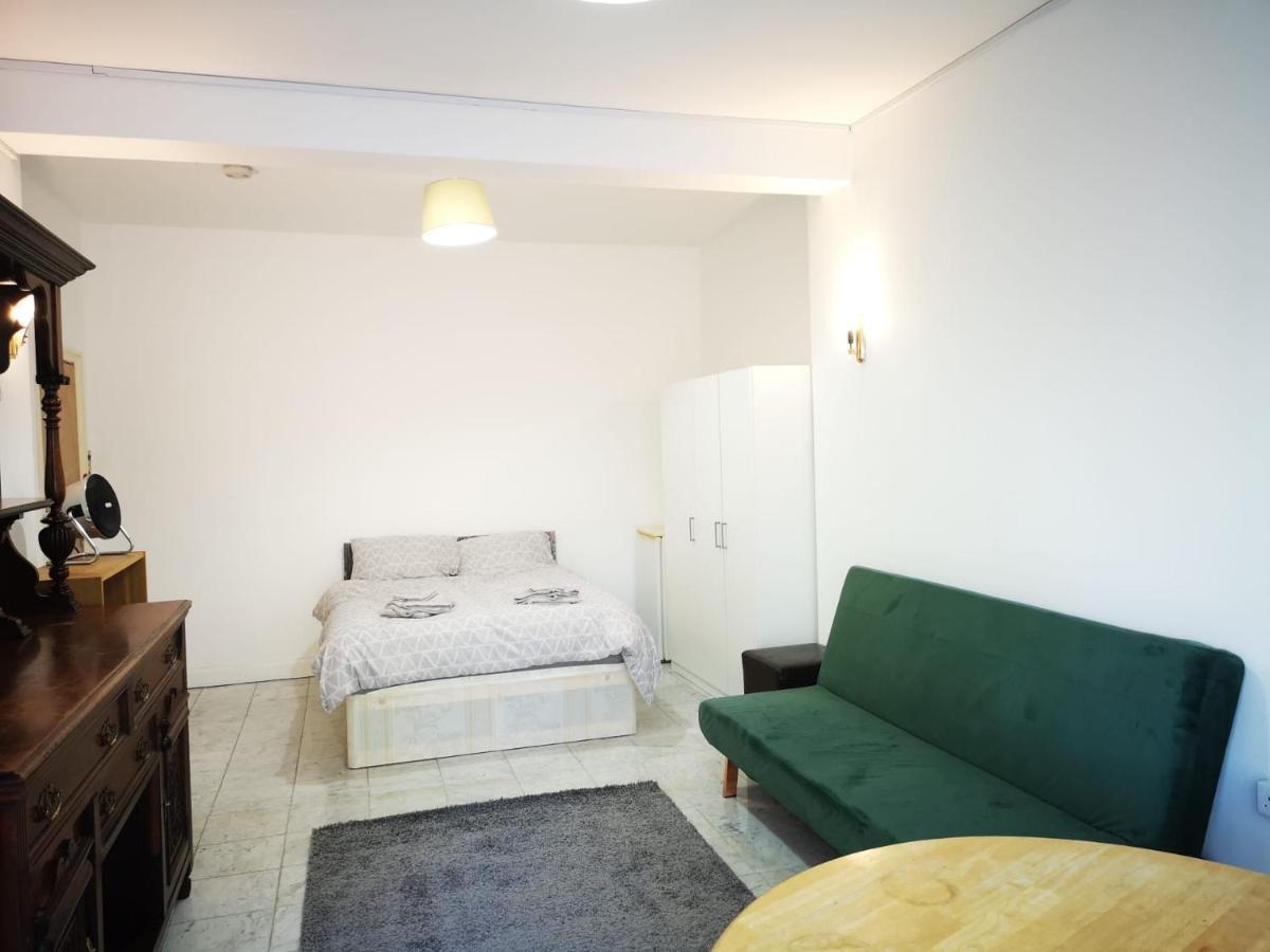Large Spacious Property In Zone 2 Londres Exterior foto